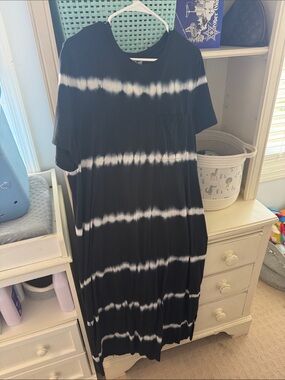 Time and Tru Black and White Tie-Dye Maxi Dress